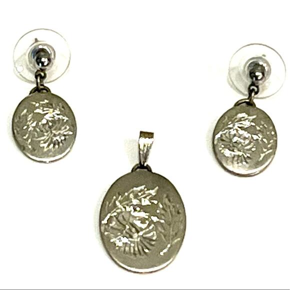 American Vintage PEWTER EARRINGS & PENDANT 3-pc Set Floral Mum Hand Engraved - Picture 3 of 4